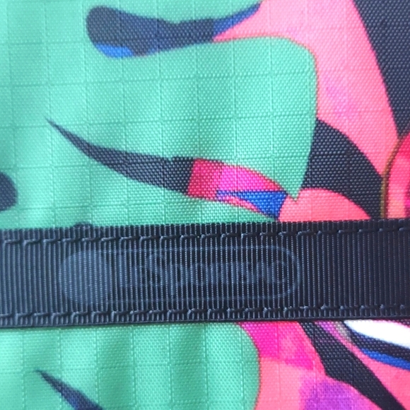 LeSportsac Hawaii floral clutch - Picture 2 of 8